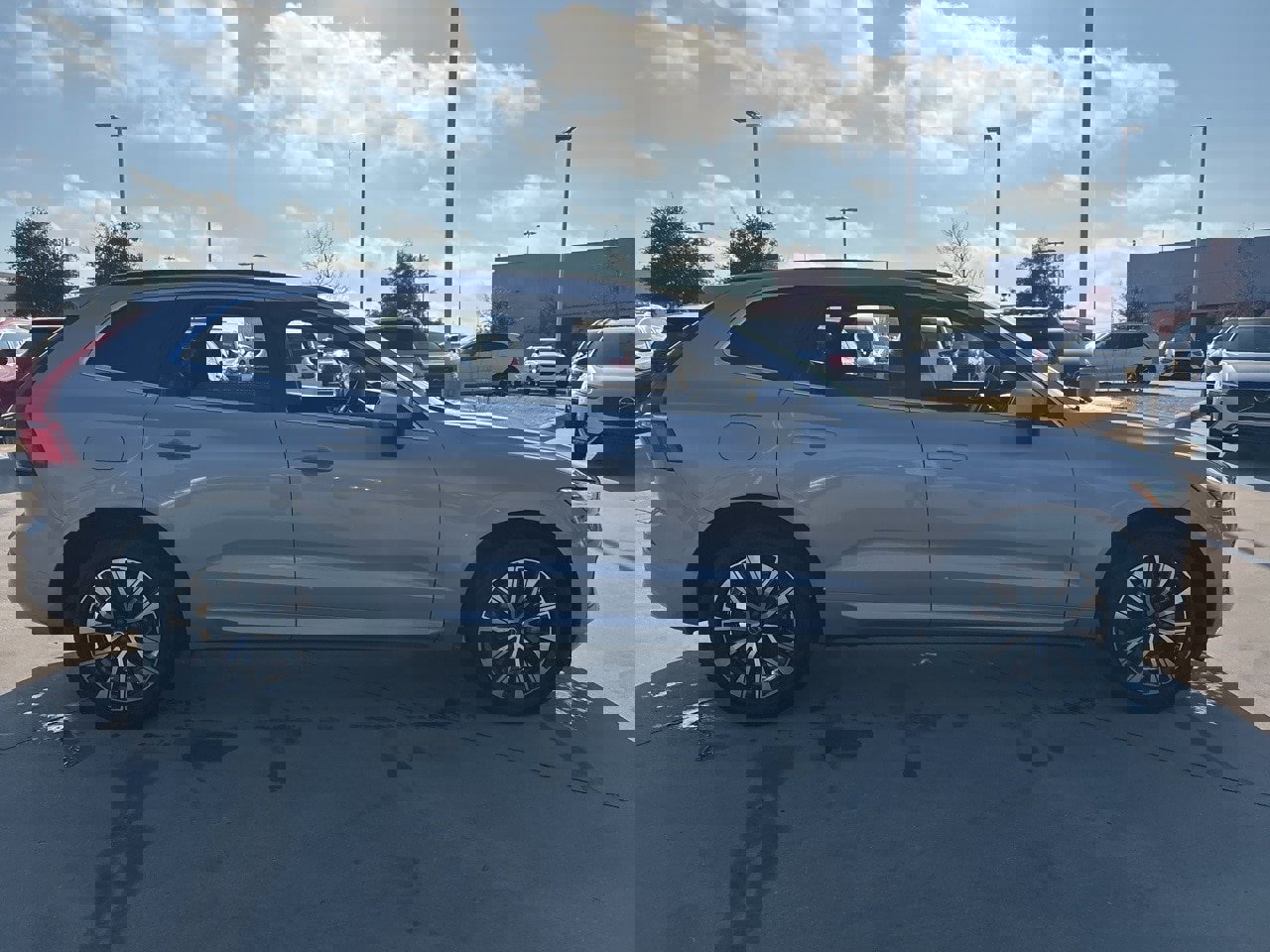 Certified 2023 Volvo XC60 B5 Core image 4