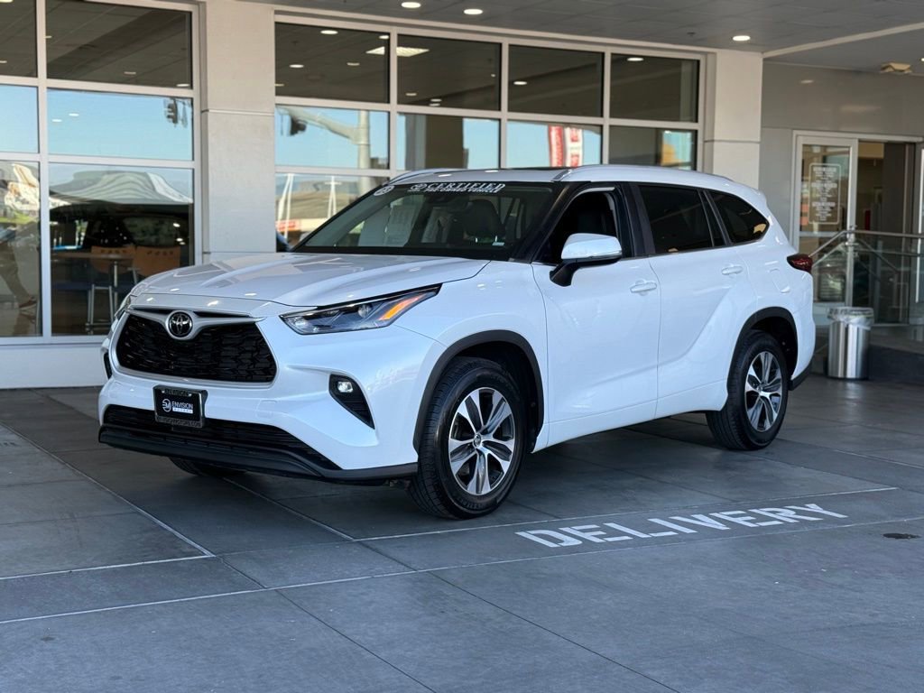 Certified 2023 Toyota Highlander XLE image 2