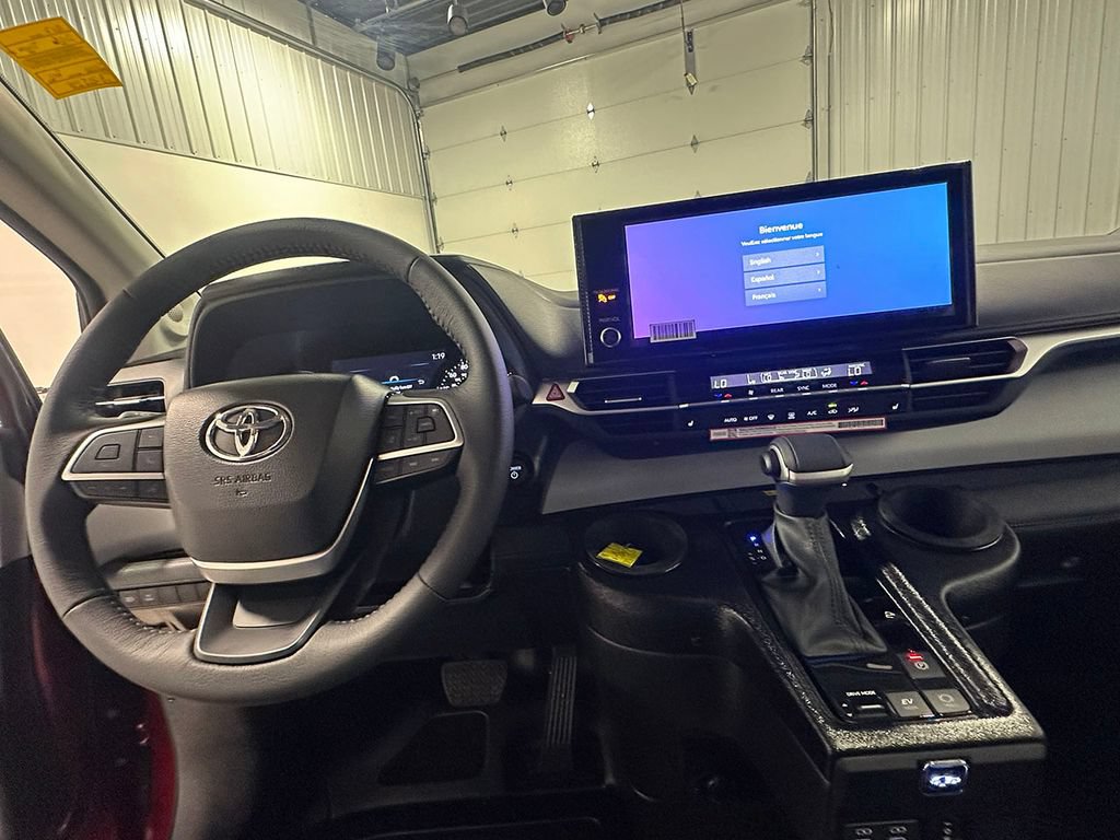 Used 2026 Toyota Sienna XLE FWD image 43