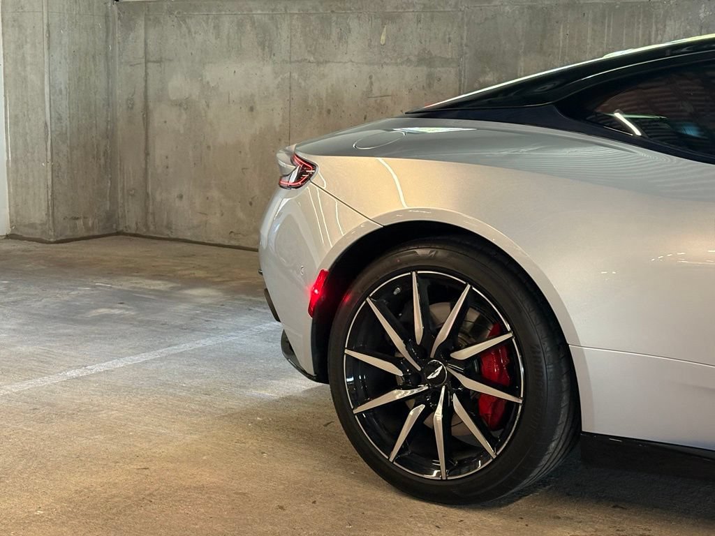 Used 2017 Aston Martin DB11 V12 RWD image 11