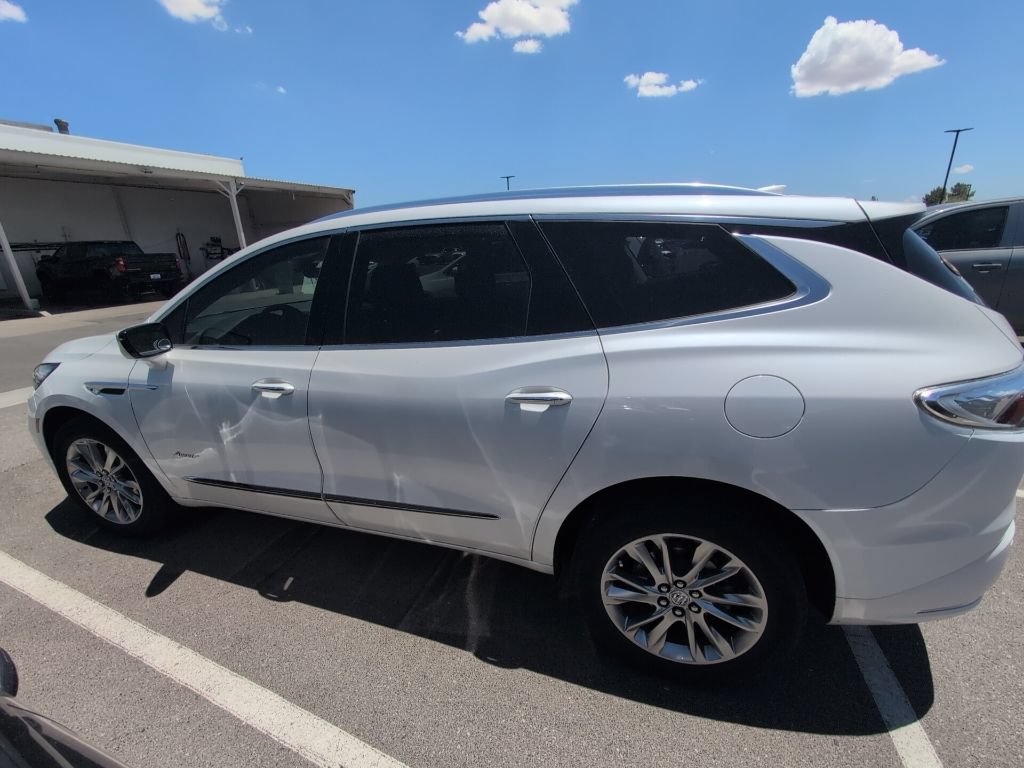 Used 2023 Buick Enclave Avenir w/ Avenir Technology Package AWD/4WD image 2