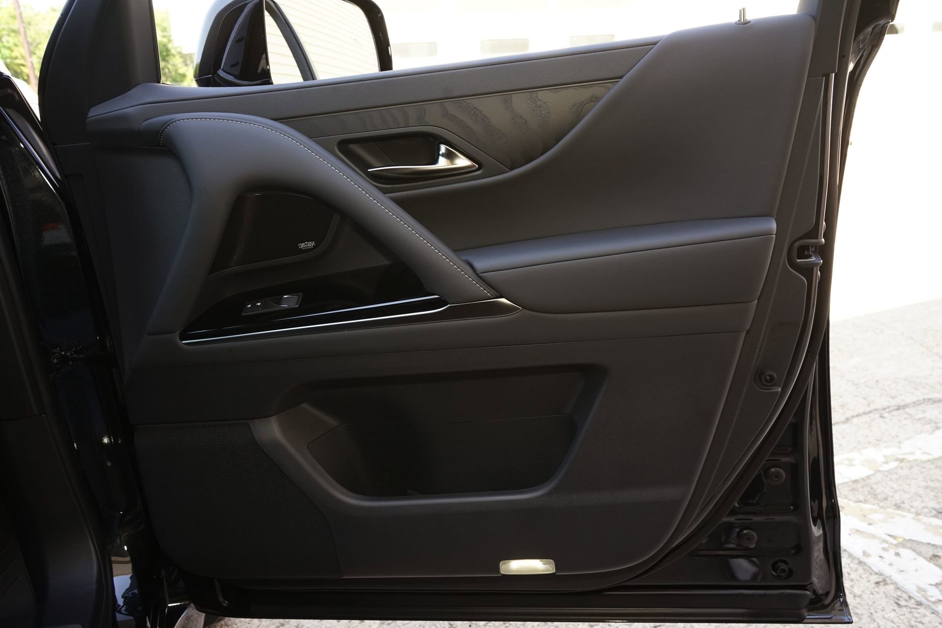 Used 2025 Lexus LX 600 4WD w/ Accessory Package (2T) image 29