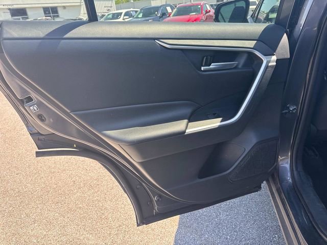 Used 2019 Toyota RAV4 XLE AWD/4WD image 13