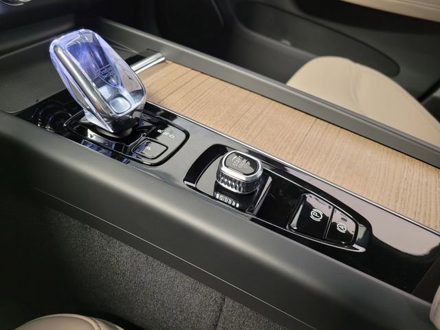 New 2026 Volvo XC60 B5 Core w/ Climate Package AWD/4WD image 19