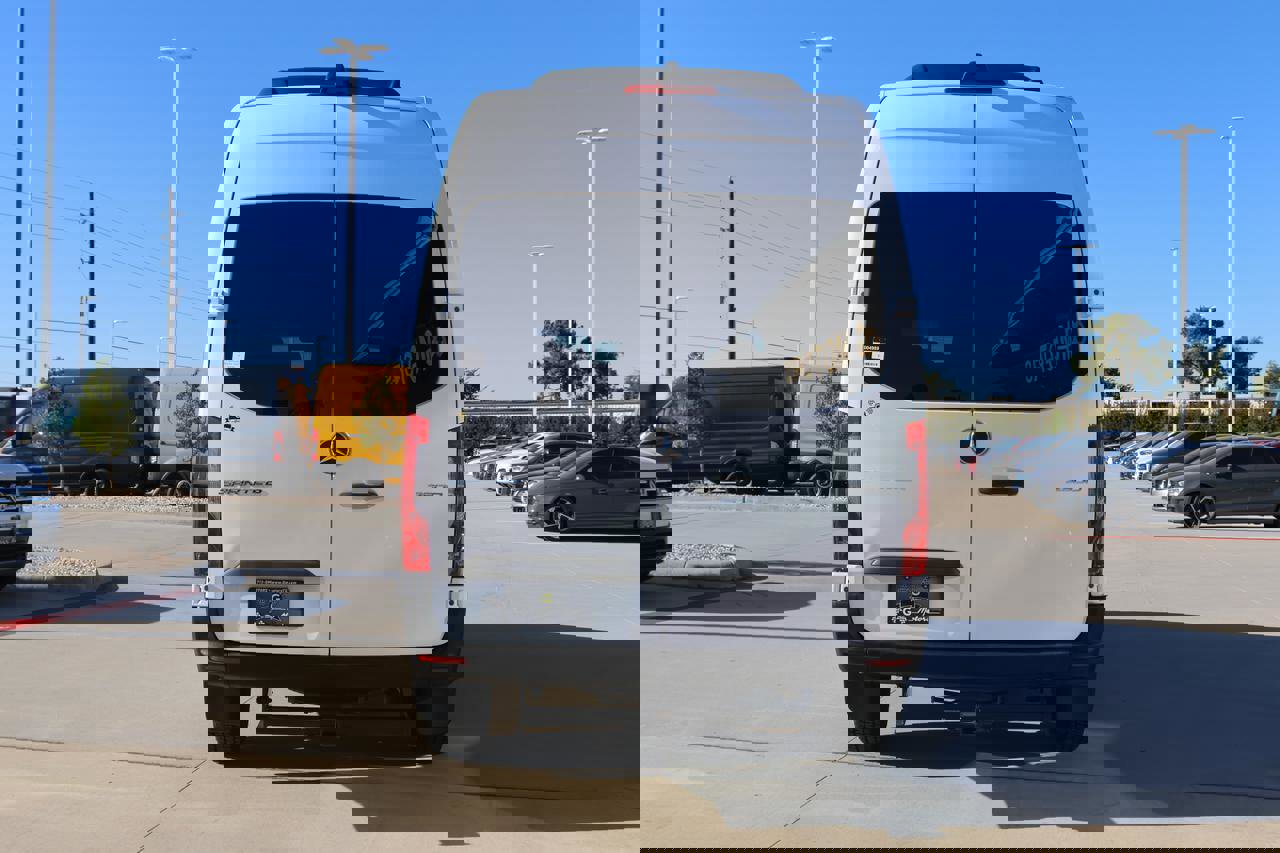 Used 2019 Mercedes-Benz Sprinter 2500 image 4