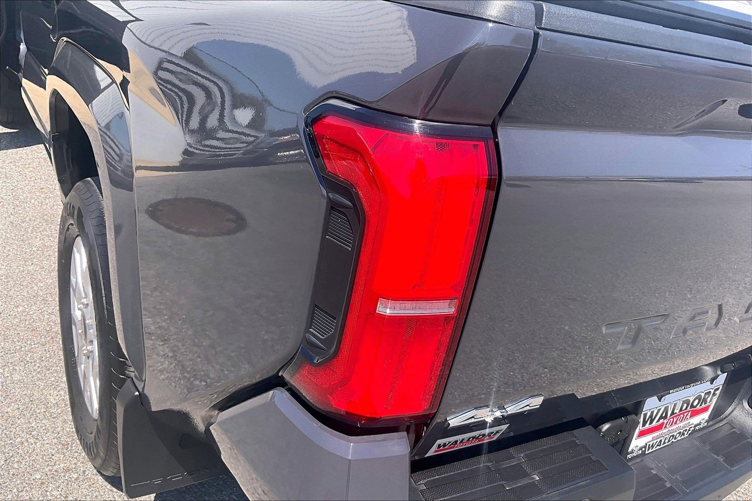 Used 2025 Toyota Tacoma SR5 image 33