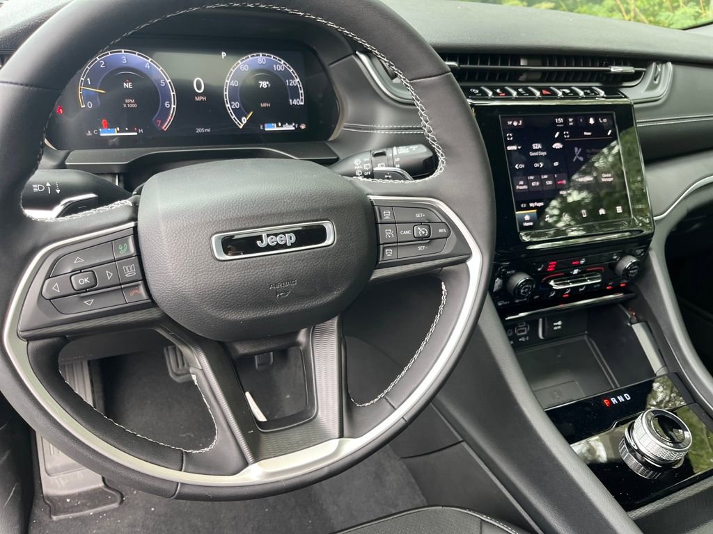 New 2025 Jeep Grand Cherokee Altitude image 19