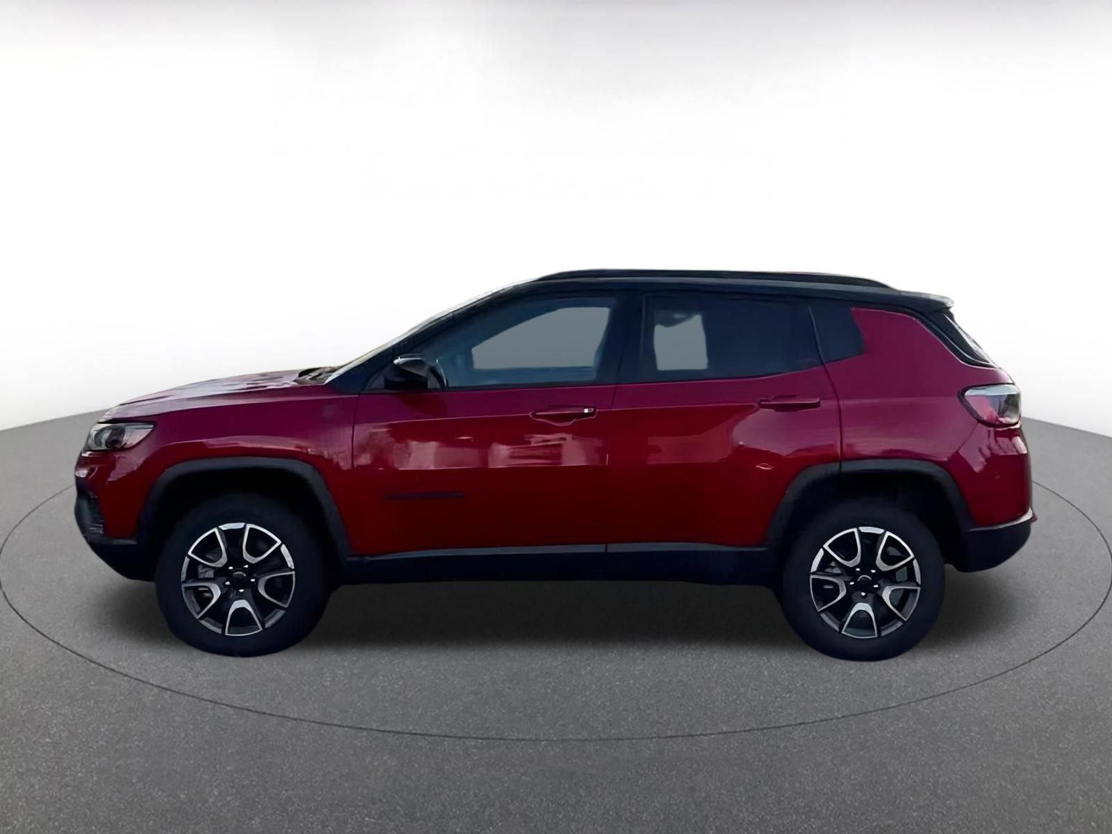 Used 2025 Jeep Compass Trailhawk image 7