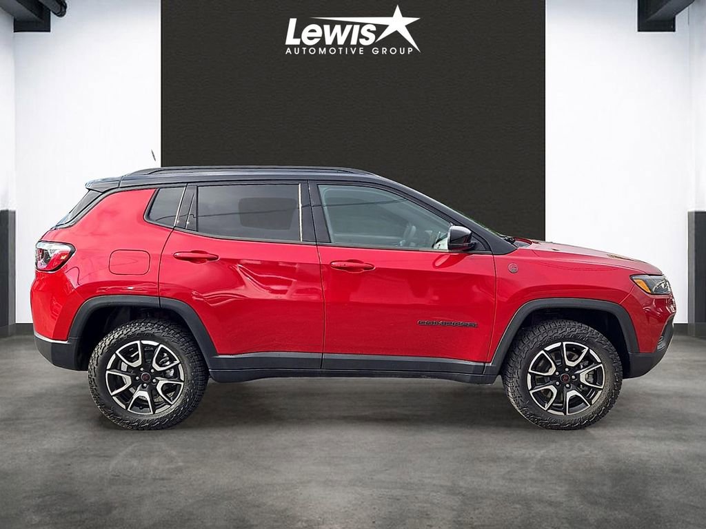 Used 2025 Jeep Compass Trailhawk w/ Sun & Sound Group image 5