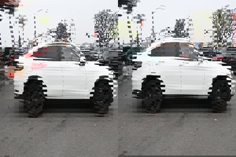 Used 2018 Mercedes-Benz GLC 300 4MATIC Coupe image 13