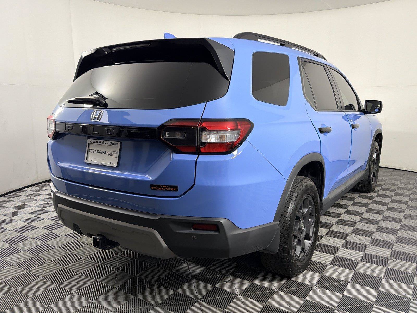 Used 2023 Honda Pilot TrailSport image 6