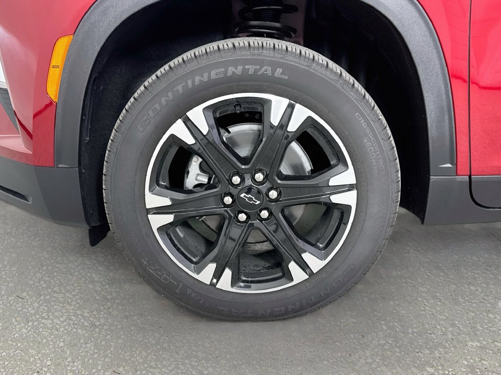 New 2027 Chevrolet Traverse LT w/ Sun and Wheel Package FWD image 34