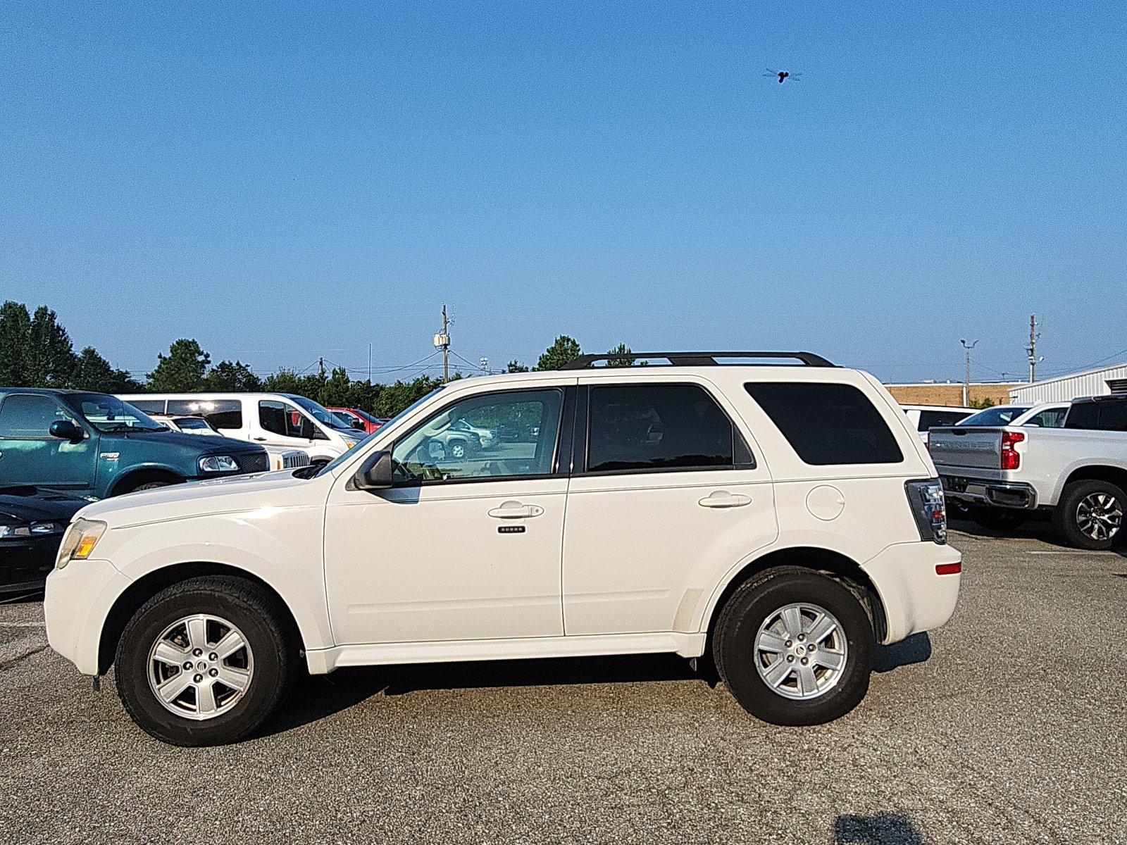 Used 2010 Mercury Mariner 2WD image 2