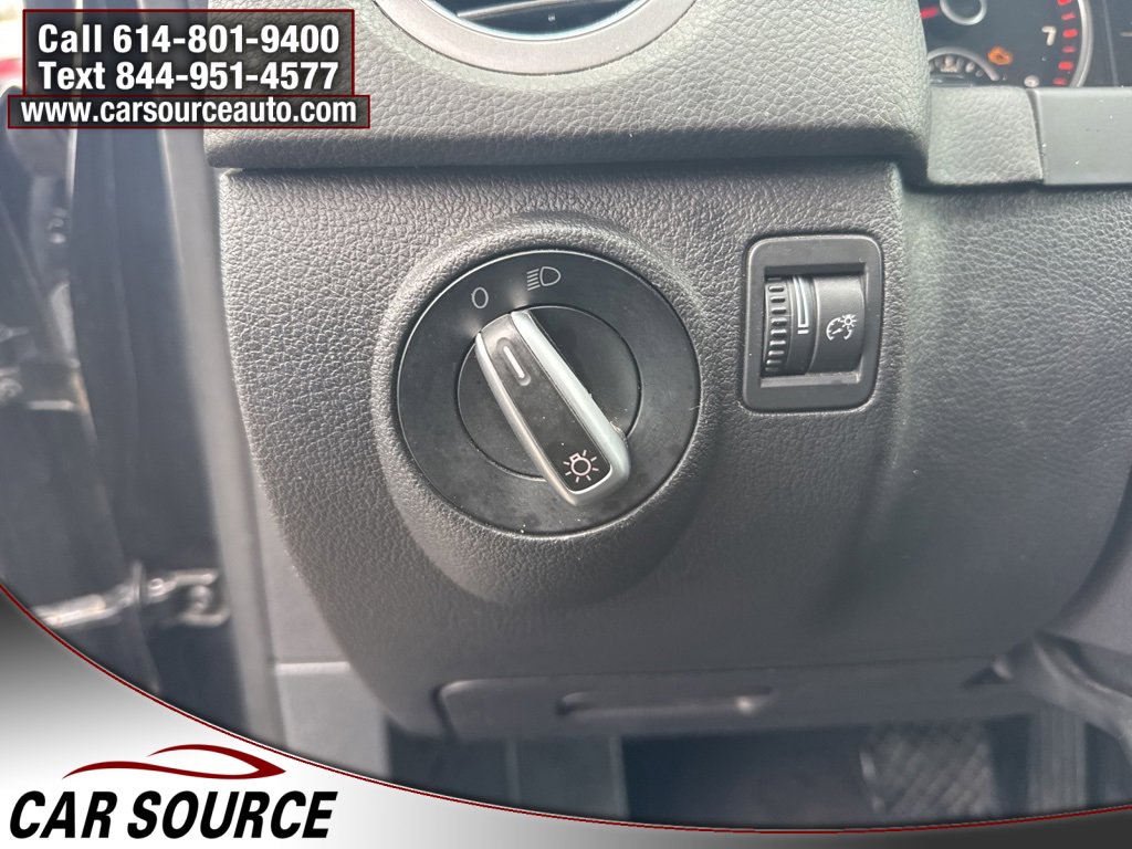 Used 2011 Volkswagen Tiguan S image 16