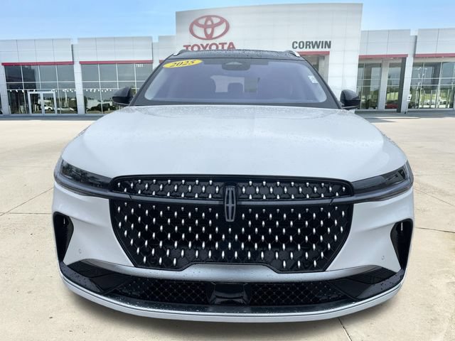 Used 2025 Lincoln Nautilus Reserve AWD/4WD image 17