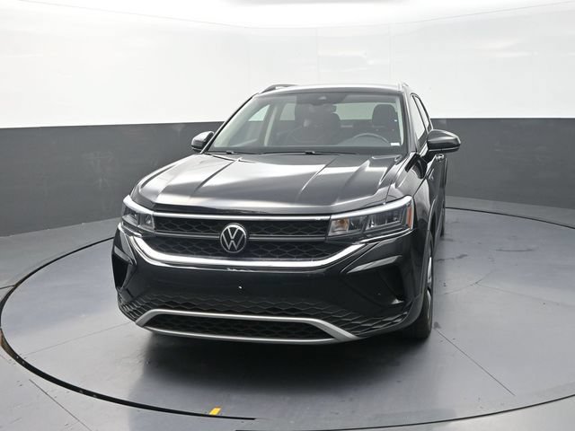 Used 2024 Volkswagen Taos SE FWD image 2