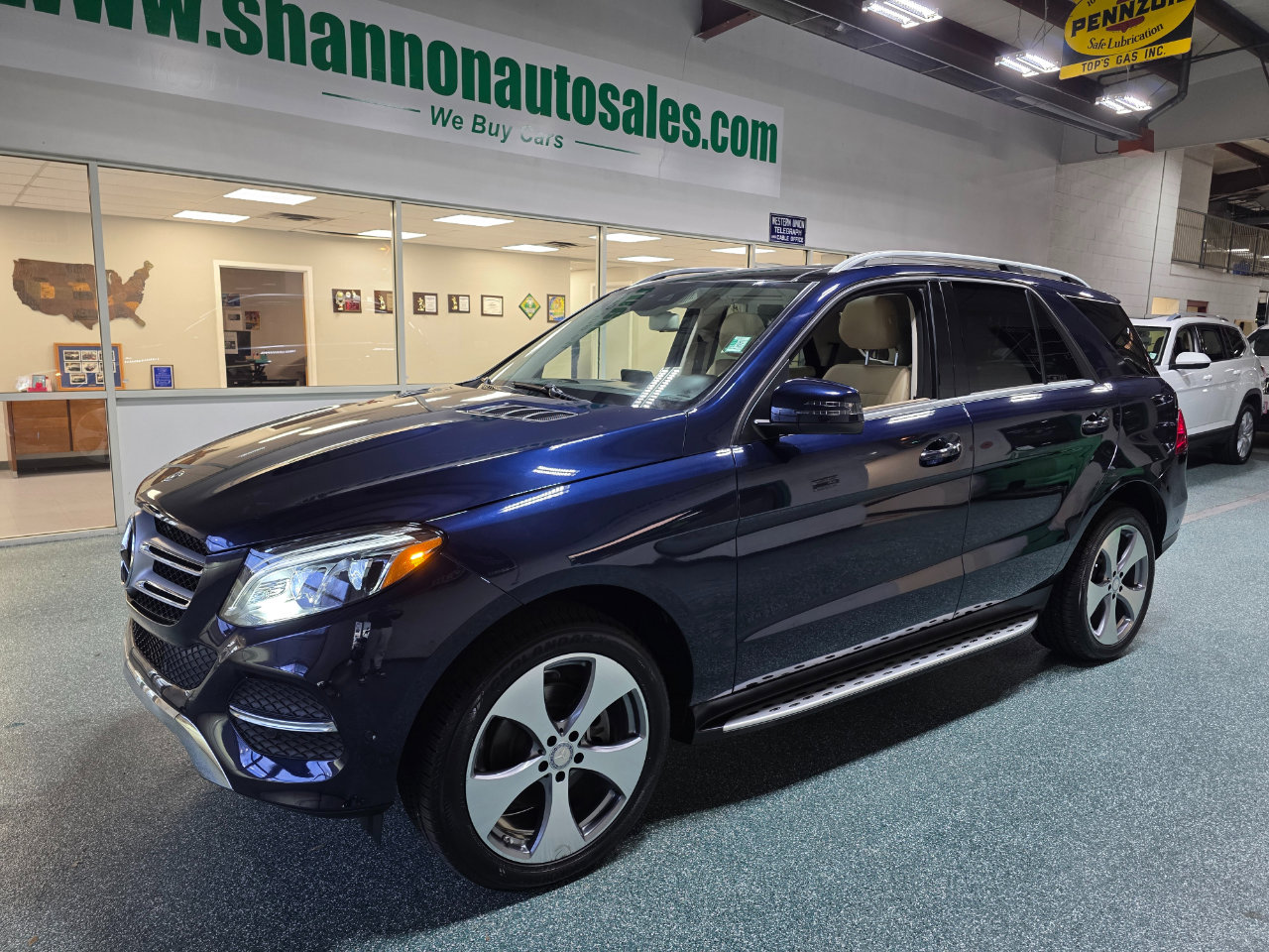 Used 2017 Mercedes-Benz GLE 350 GLE 350 4MATIC SUV image 2