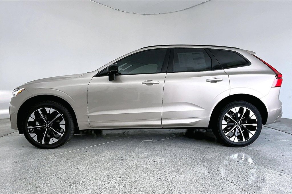 New 2026 Volvo XC60 B5 Plus w/ Protection Package Premier AWD/4WD image 6
