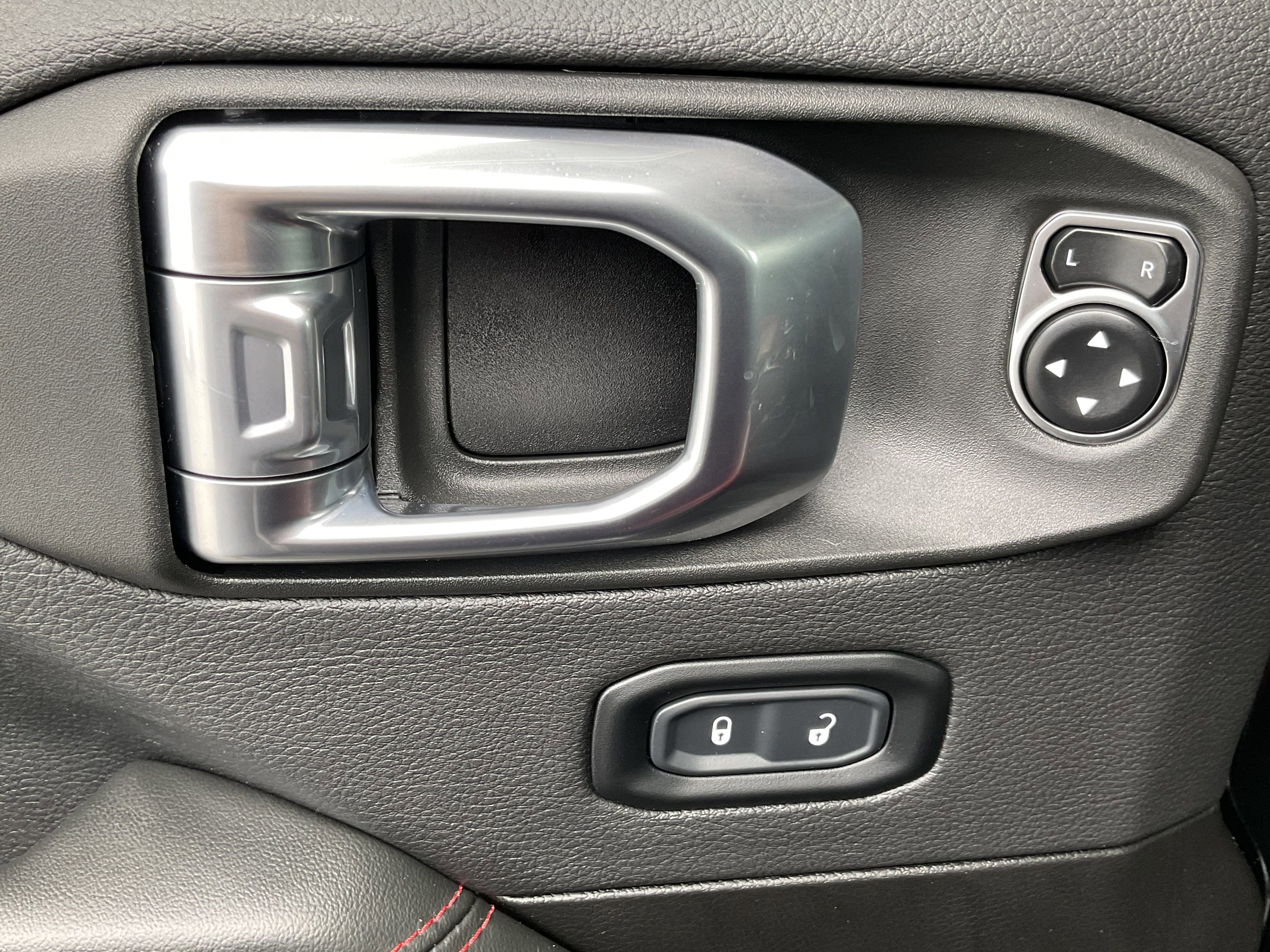Used 2024 Jeep Wrangler Unlimited Rubicon 392 image 28