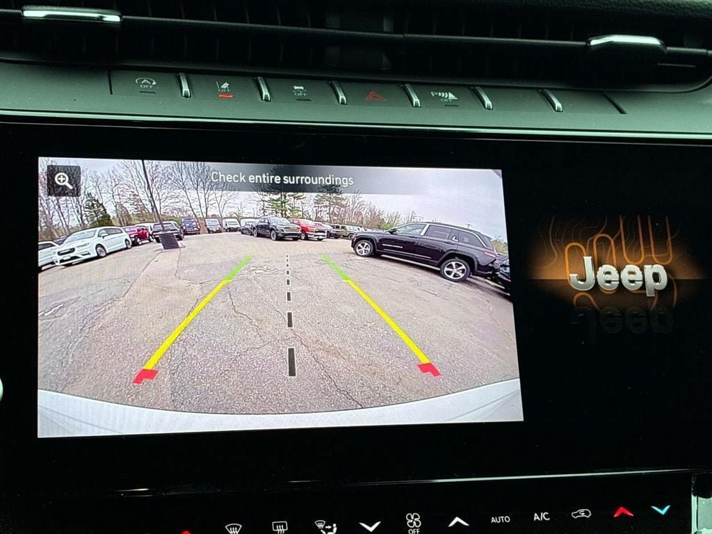 New 2026 Jeep Grand Cherokee Altitude AWD/4WD image 17
