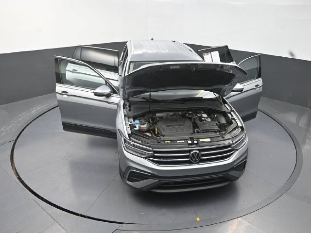 Used 2023 Volkswagen Tiguan SE FWD image 40