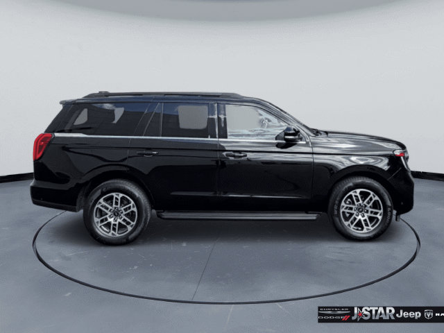 Used 2025 Ford Expedition Active RWD image 4