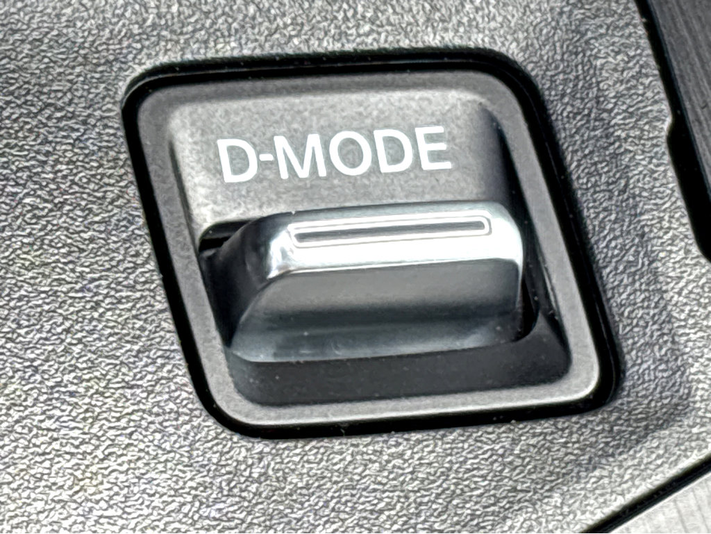 Used 2025 Nissan Kicks SV image 23