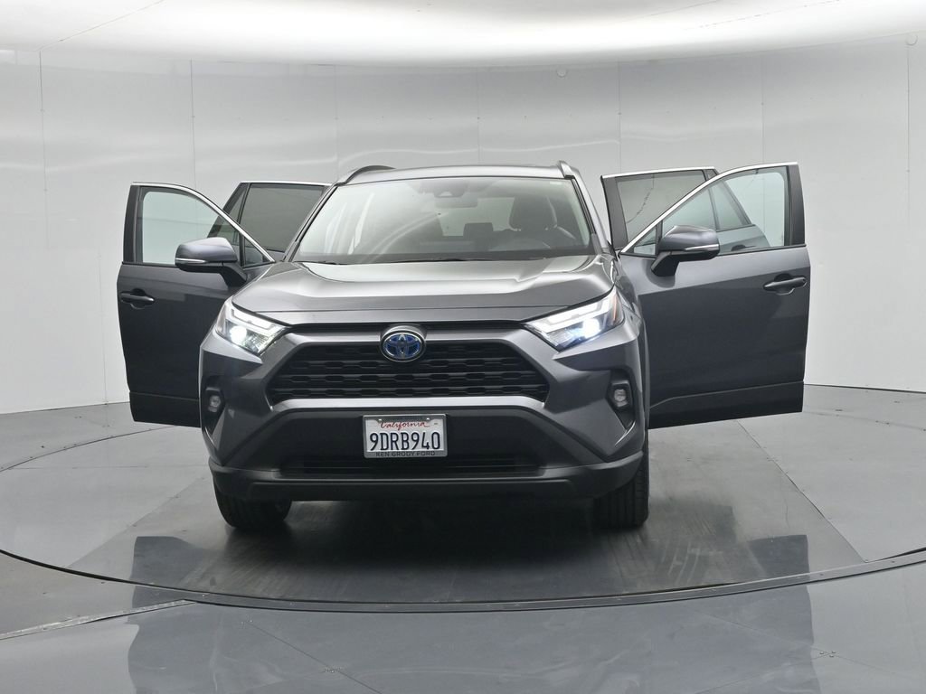 Used 2022 Toyota RAV4 XLE Premium AWD/4WD image 34