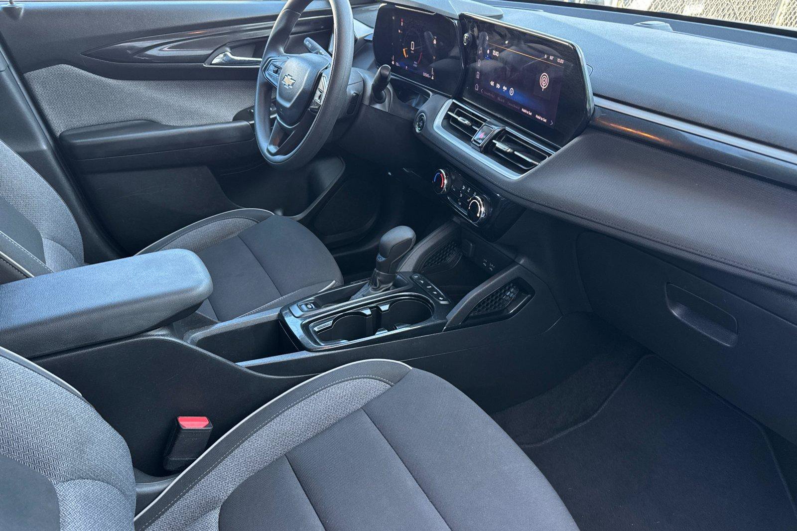 Used 2025 Chevrolet TrailBlazer LT FWD image 19