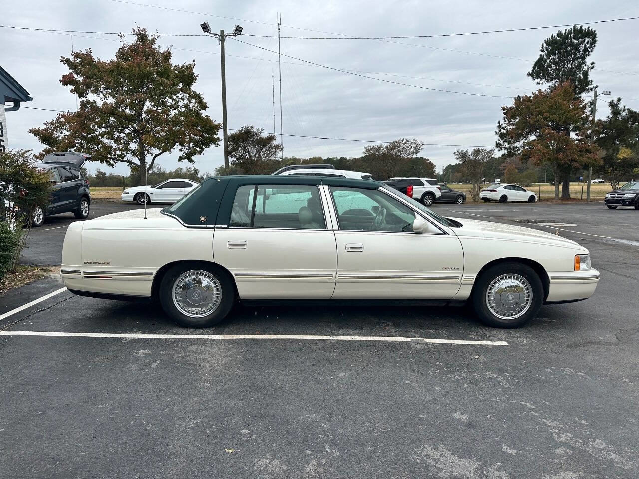Used 1998 Cadillac De Ville D'Elegance w/ Safety/Security Pkg FWD image 10