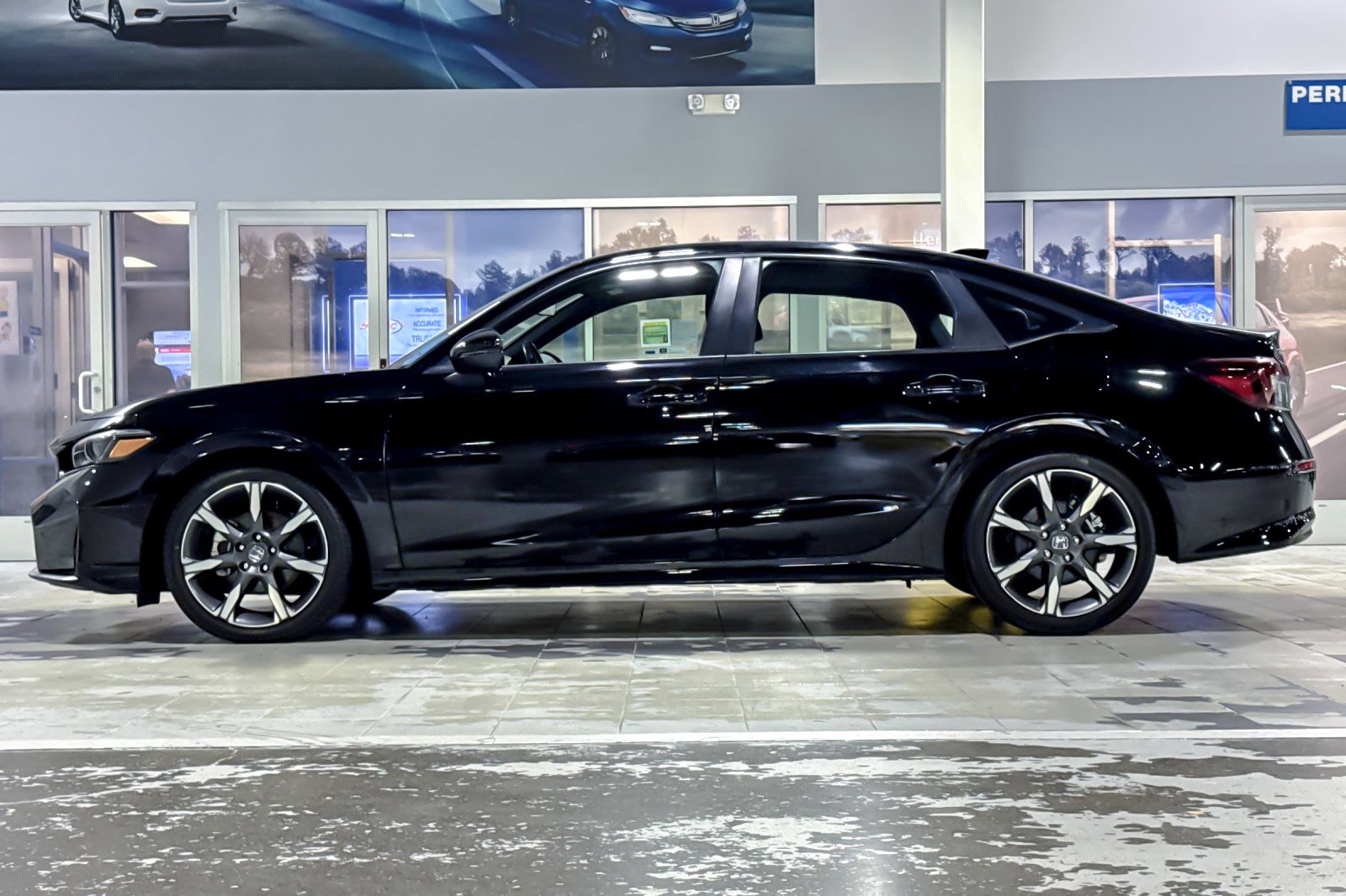 Used 2025 Honda Civic FWD Hybrid Sedan image 2