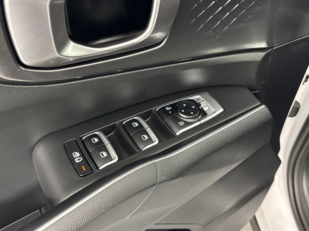 Used 2024 Kia Sorento LX image 10