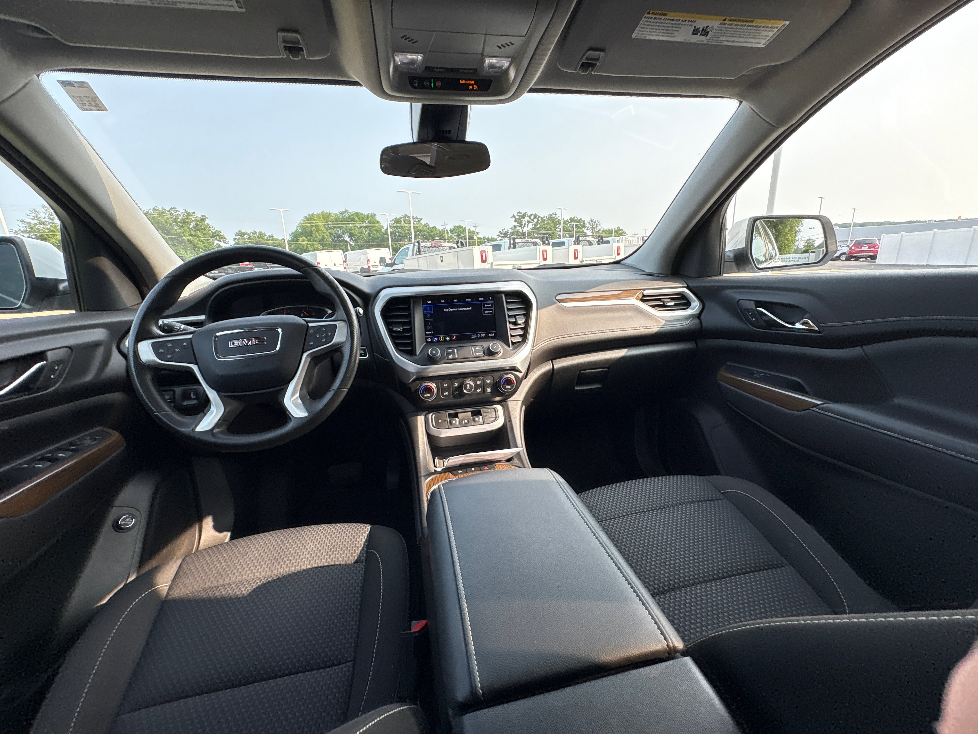 Used 2023 GMC Acadia SLE w/ Driver Convenience Package image 12