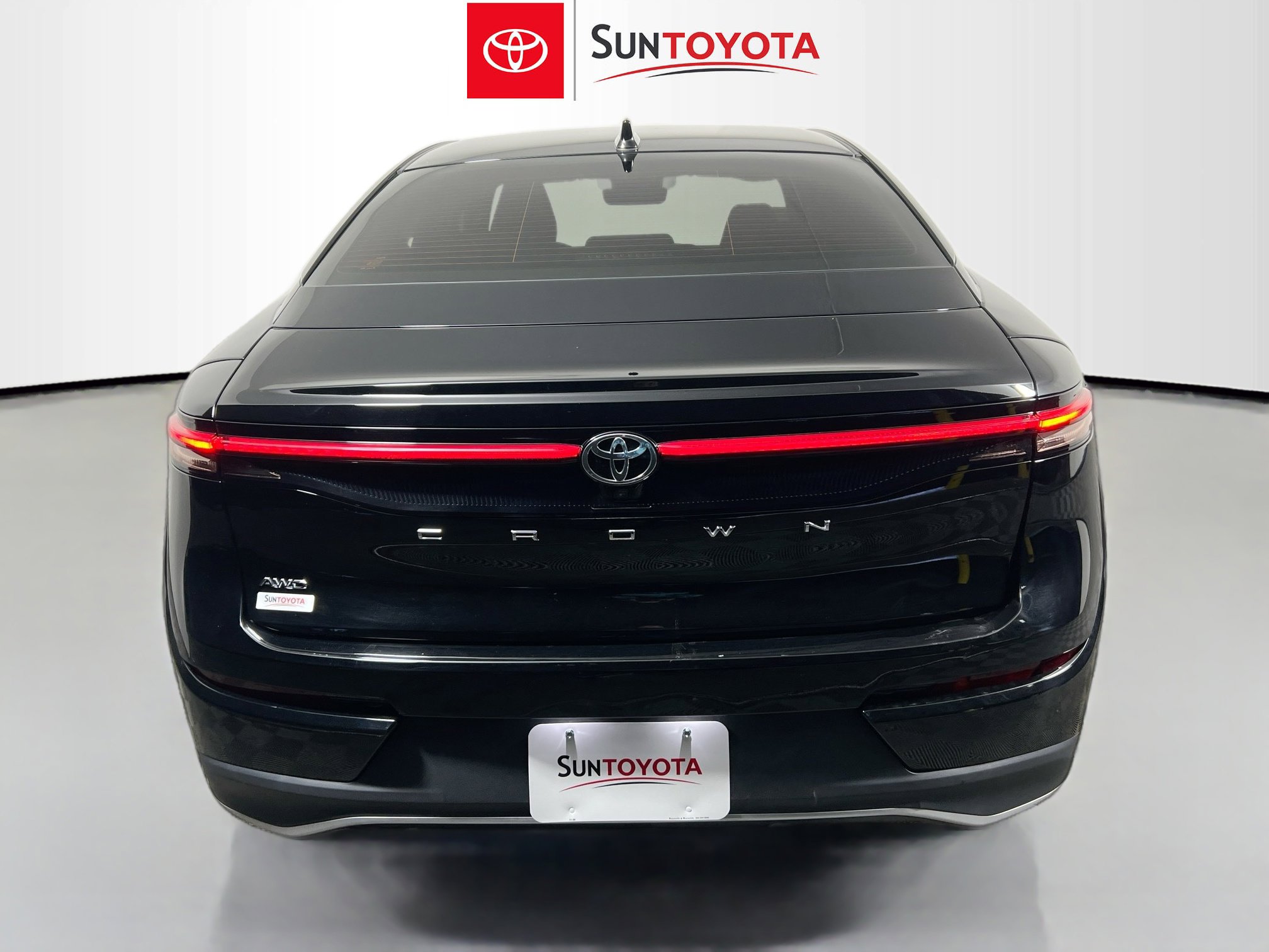 Used 2023 Toyota Crown XLE image 5