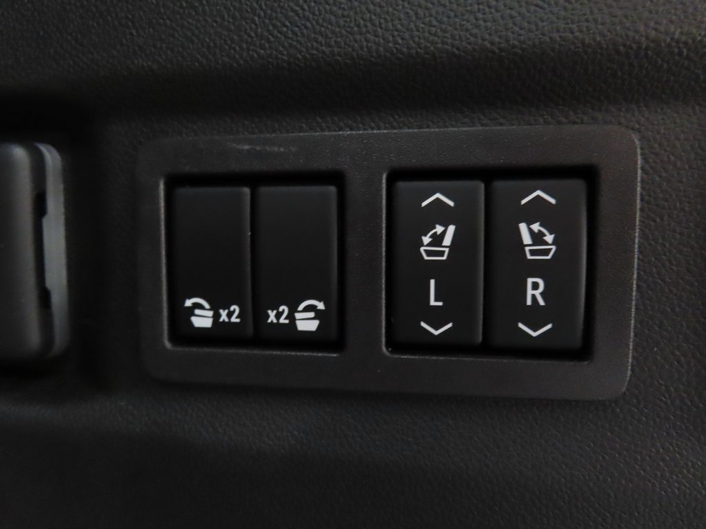 Used 2023 Chevrolet Tahoe LT w/ Luxury Package AWD/4WD image 38