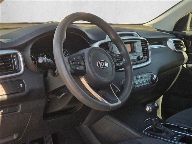 Used 2017 Kia Sorento L image 10