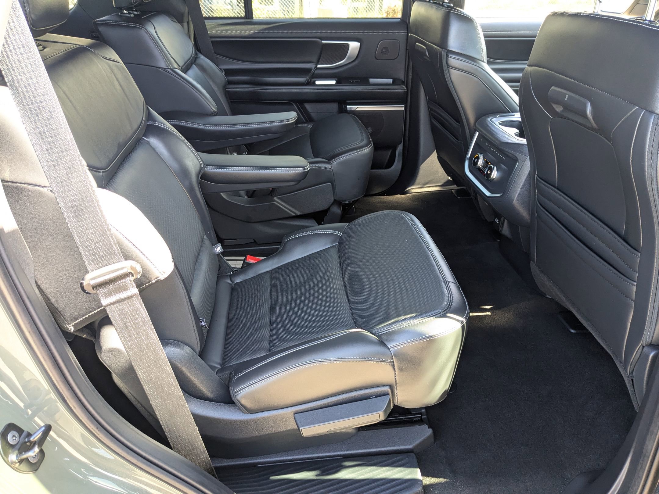 Certified 2025 Ford Expedition Platinum w/ Stealth Performance Package image 39