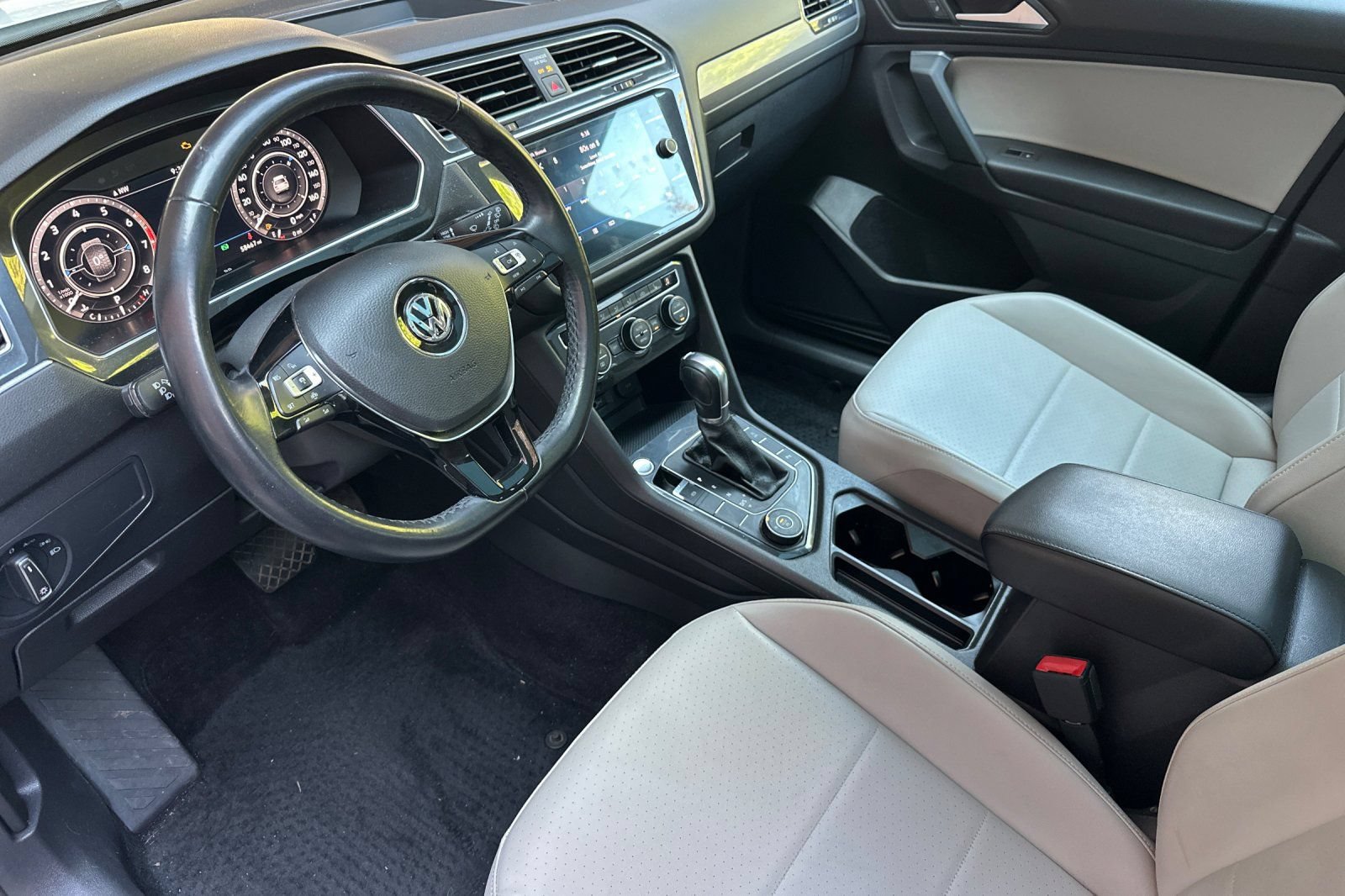 Used 2019 Volkswagen Tiguan SEL w/ 3rd Row Seat Package AWD/4WD image 11