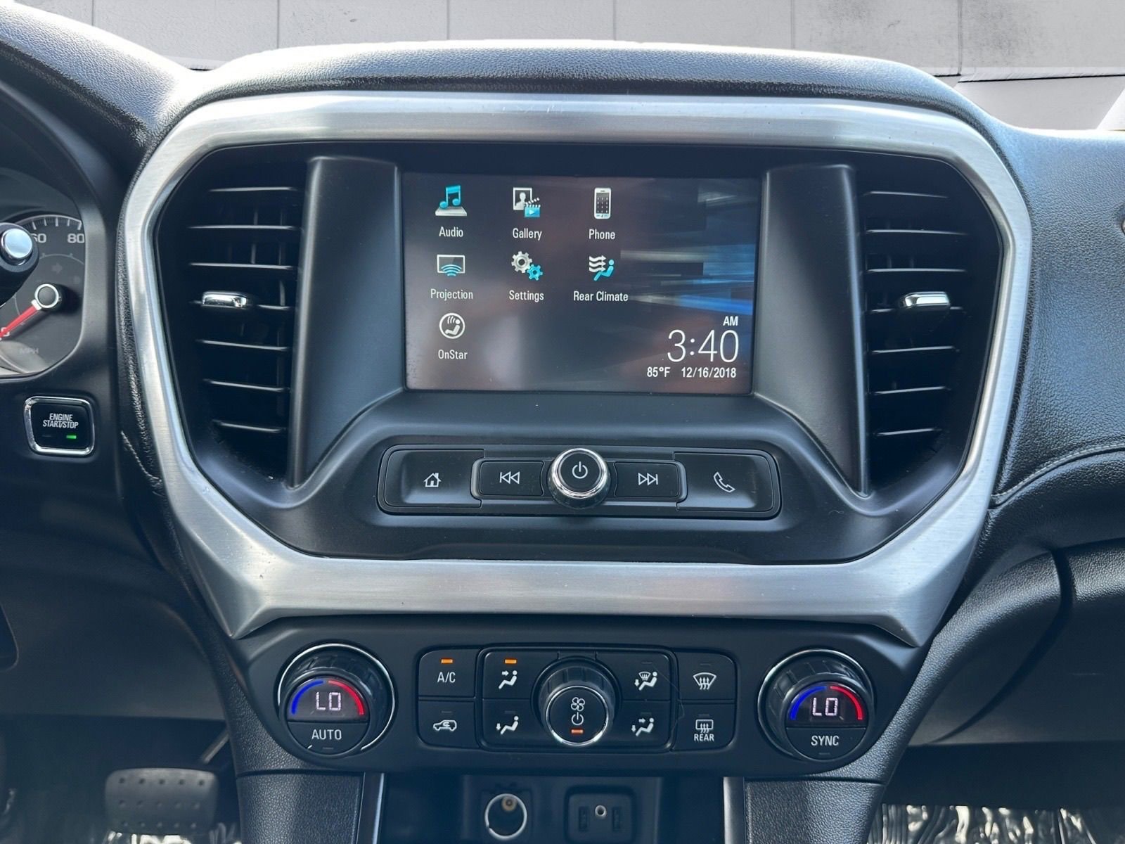 Used 2019 GMC Acadia SLE image 16
