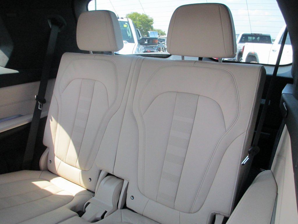 Used 2022 BMW X7 xDrive40i w/ Premium Package image 19