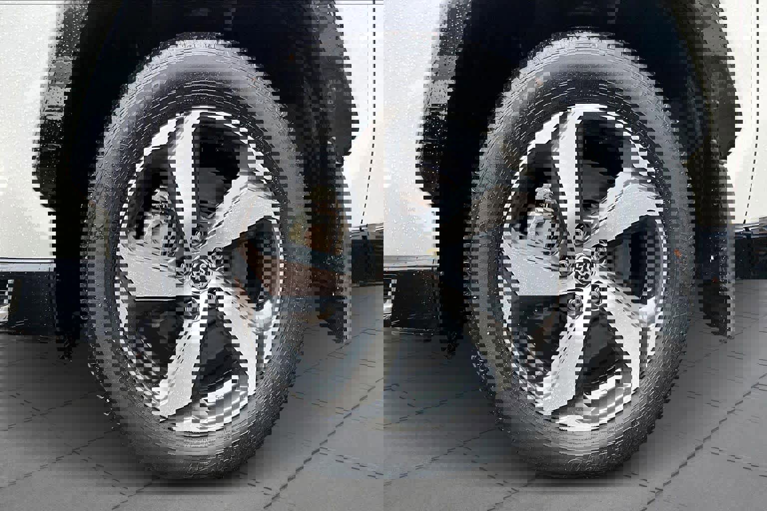 Used 2023 Toyota RAV4 SE image 9