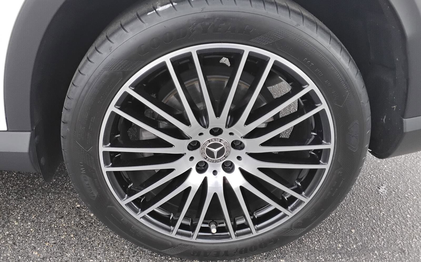 Used 2025 Mercedes-Benz GLC 300 GLC 300 image 14