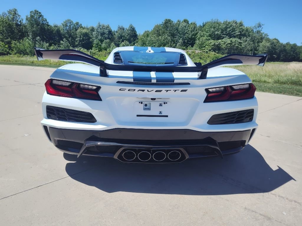 Used 2025 Chevrolet Corvette Z06 RWD image 8