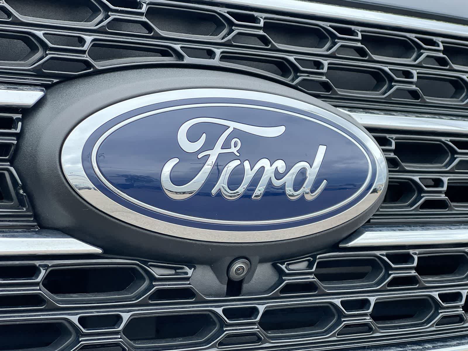 Used 2023 Ford Explorer XLT w/ Equipment Group 202A AWD/4WD image 13