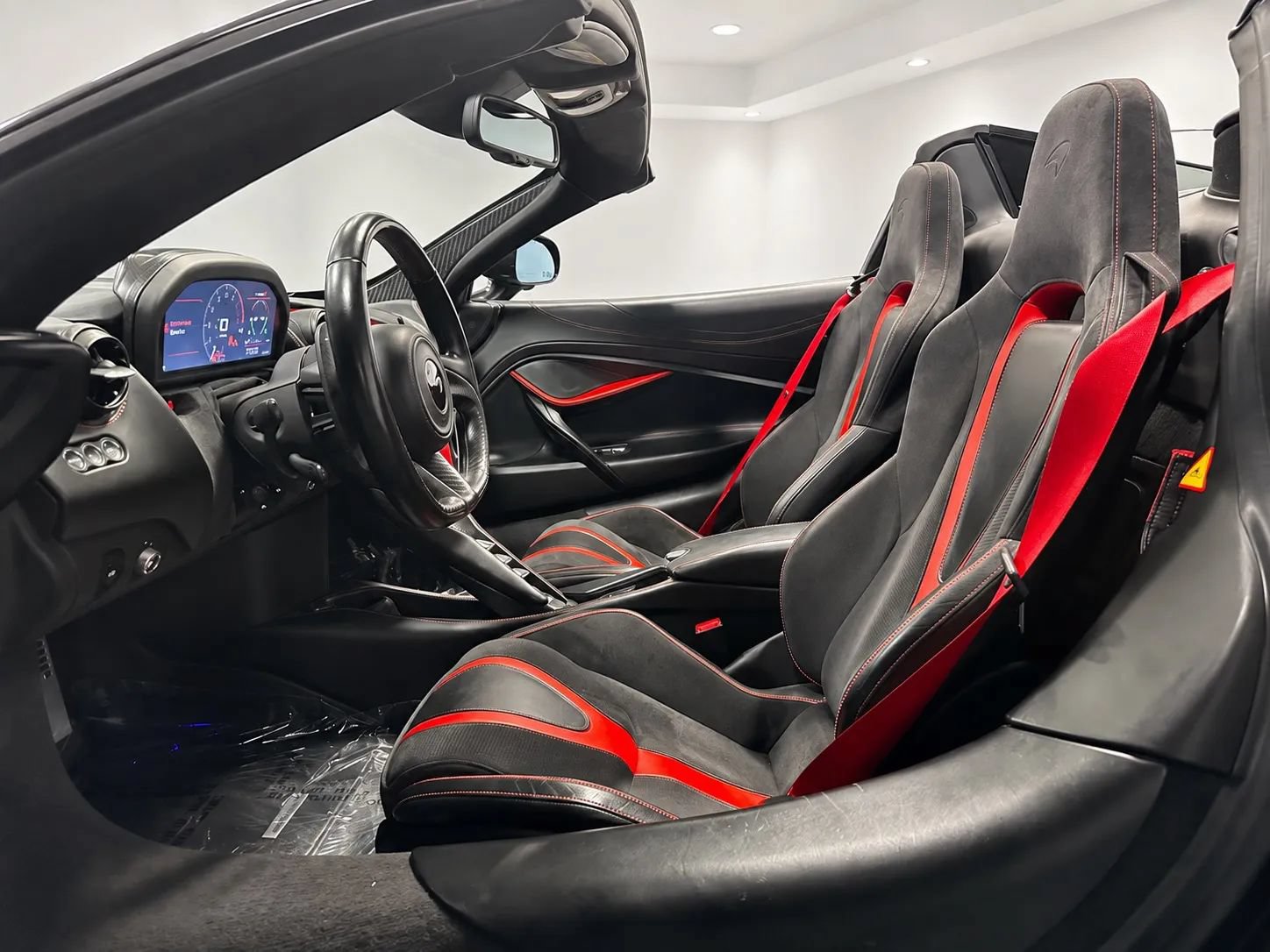 Used 2020 McLaren 720S Spider RWD image 15