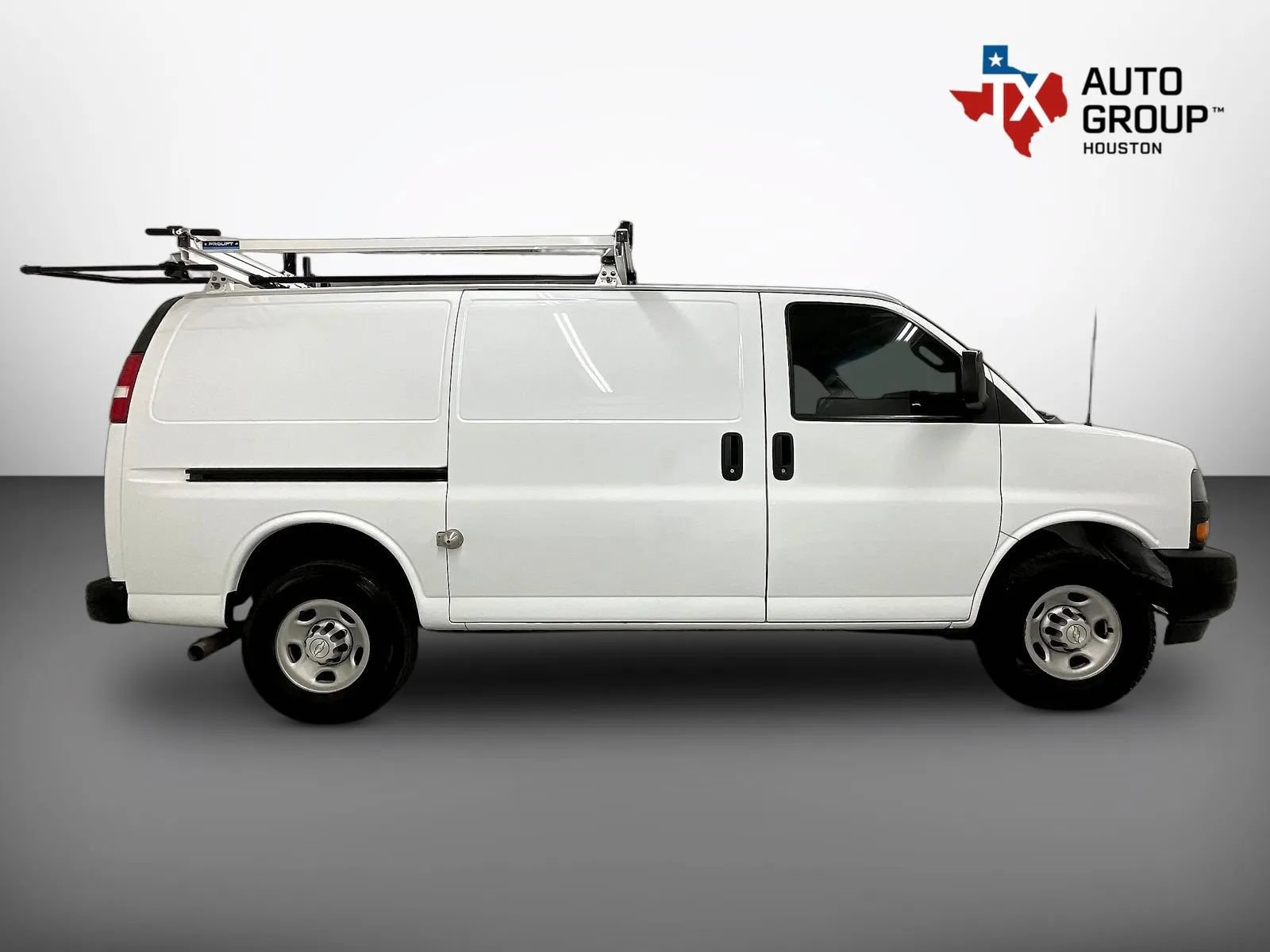 Used 2021 Chevrolet Express 2500 w/ Driver Convenience Package RWD image 7