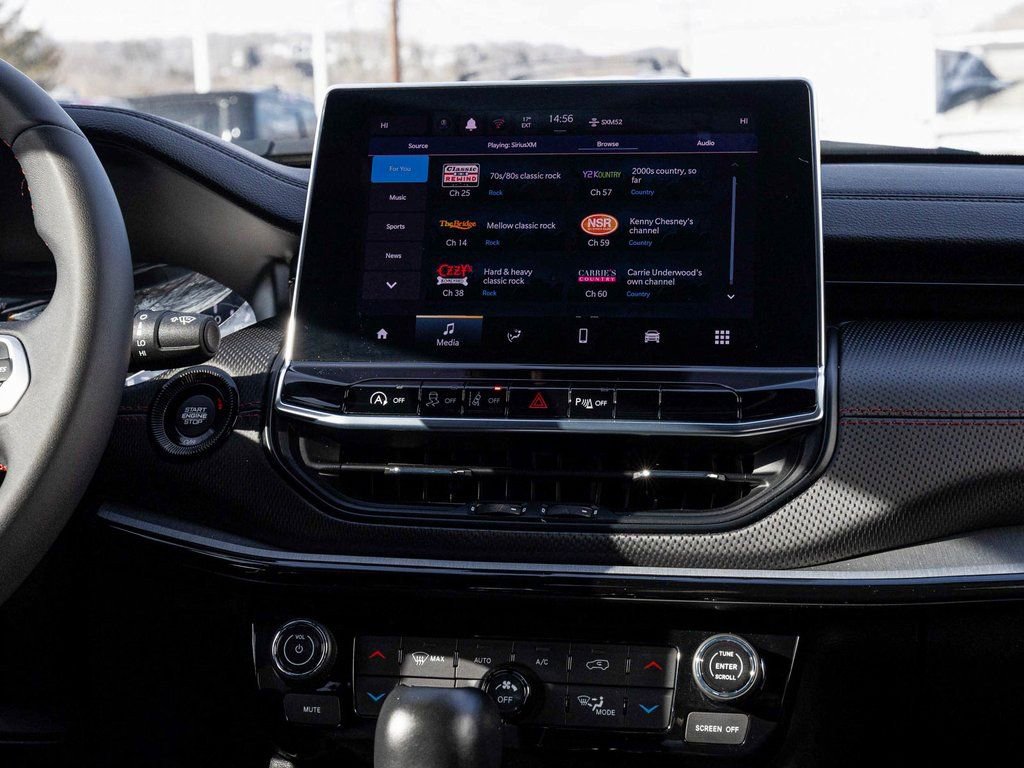 Used 2025 Jeep Compass Trailhawk image 21