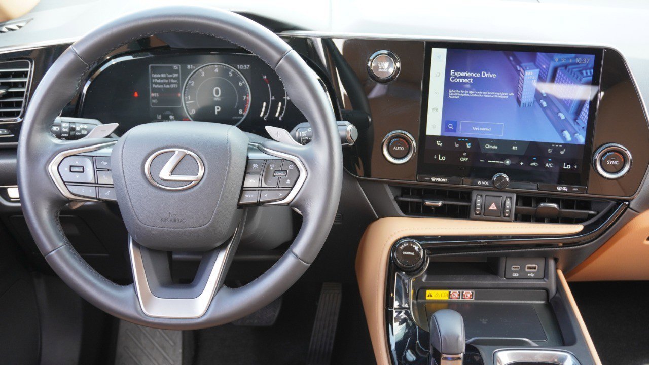 Used 2025 Lexus NX 250 FWD w/ Towing Package (2000 Lbs) image 28