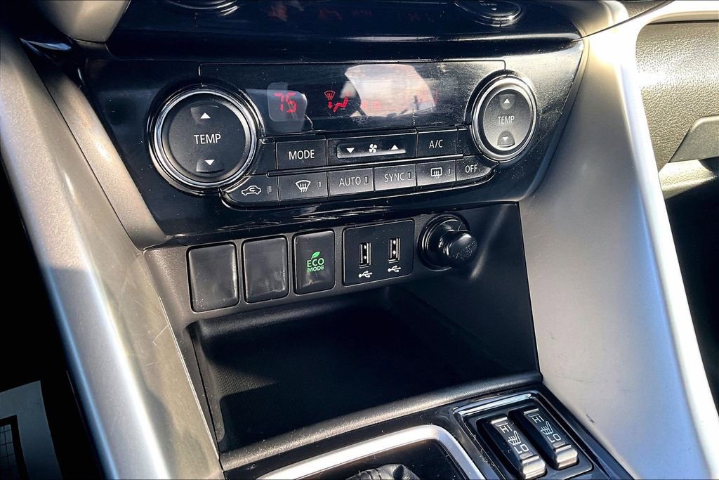 Used 2020 Mitsubishi Eclipse Cross SE image 32