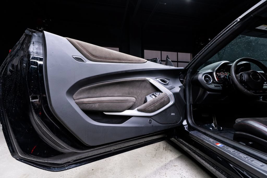 Used 2018 Chevrolet Camaro ZL1 RWD image 21